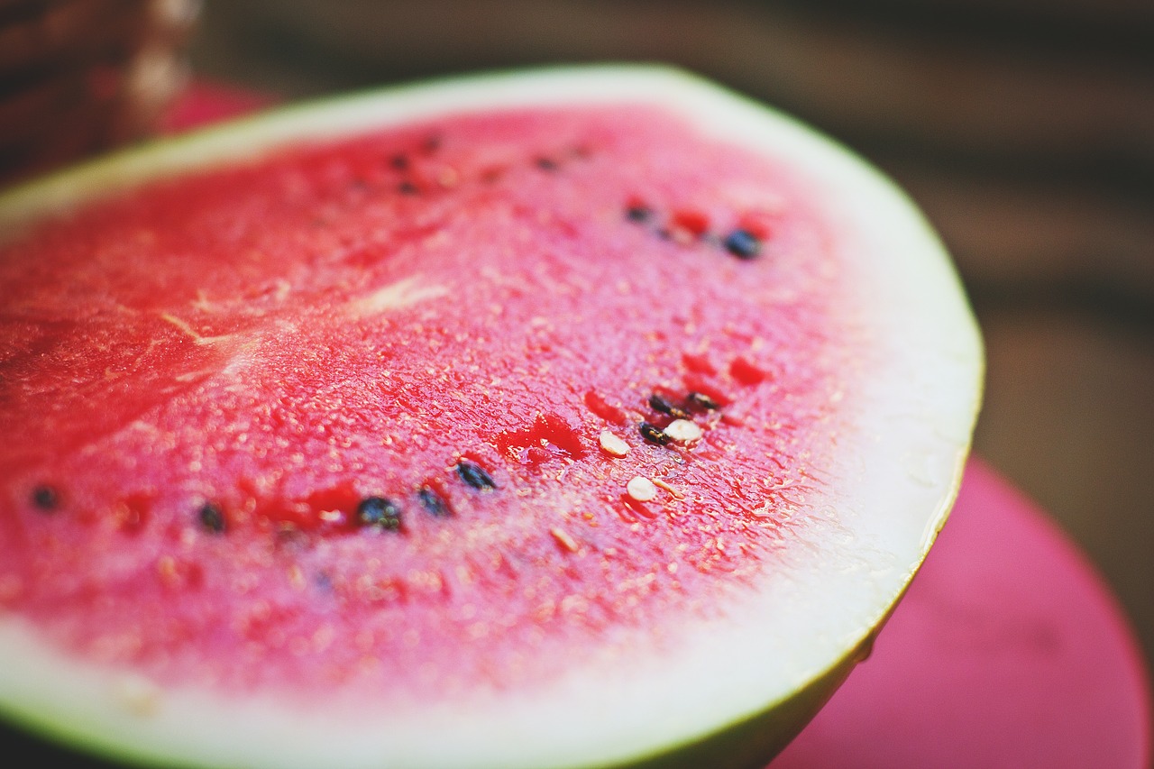 Wie Viel Kalorien Hat Eine Wassermelone 100g Wie viele Kalorien hat eine Wassermelone pro 1 kg? | Kochtipp.net